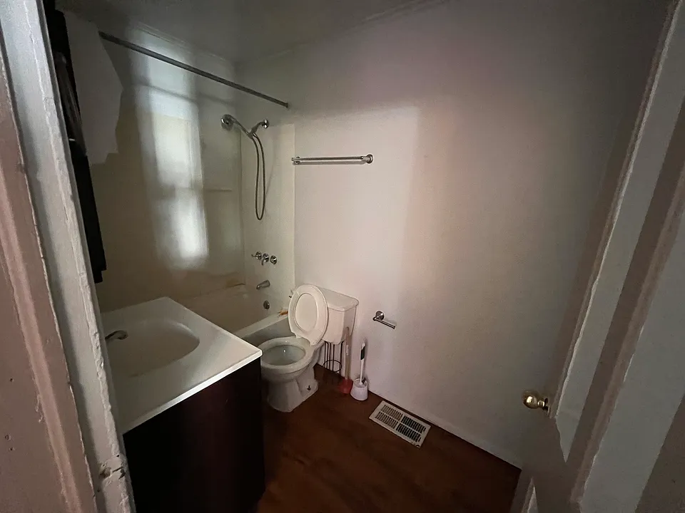 31-33 Burnside Ave #1