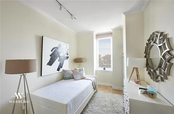 Sold by Warburg | media 33