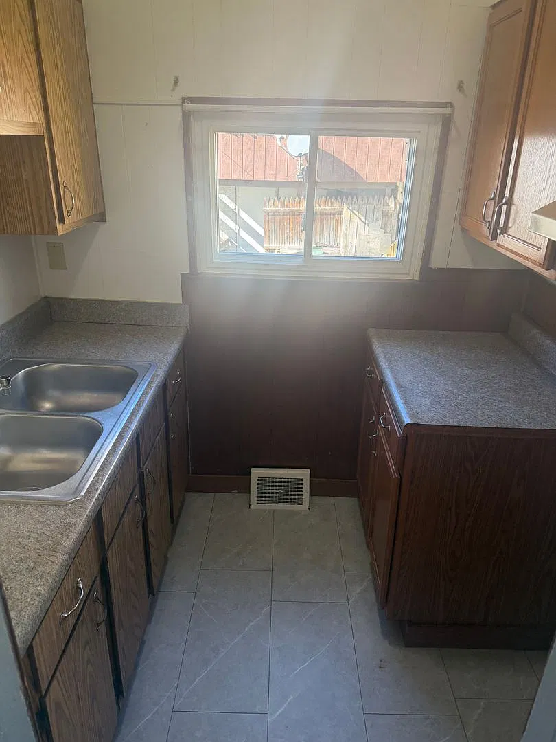 139 Jefferson Ave — Photo 3