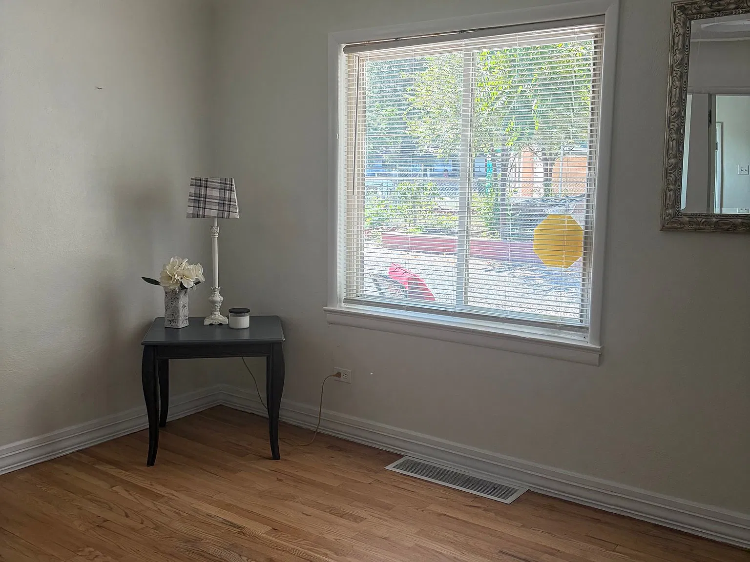 Single family ranch home with full finished basement in quiet neighborhood, fenced yard — Photo 4