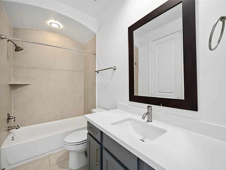 1104 Thompson St — Photo 18