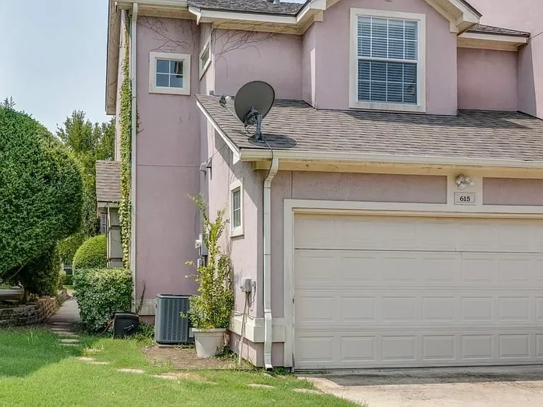 615 Regency Dr — Photo 13
