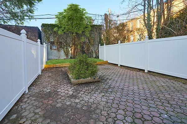 Sold by Andrew Freerks, LREB | media 12