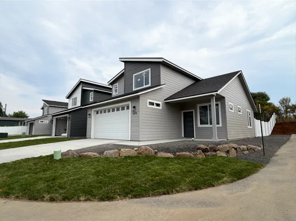 1822 N Coach Ln, Greenacres, WA 99016