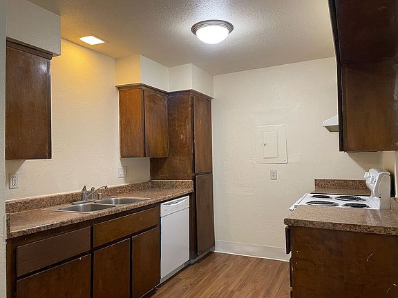 5th image of 551 W Ashlan Ave #860