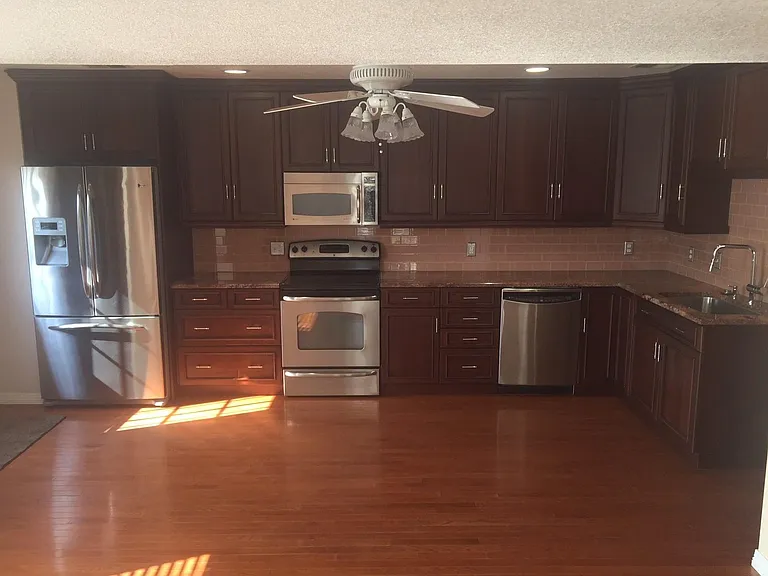 2137 S Lincoln St — Photo 3