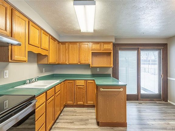 5th image of 150 Golfwood Dr