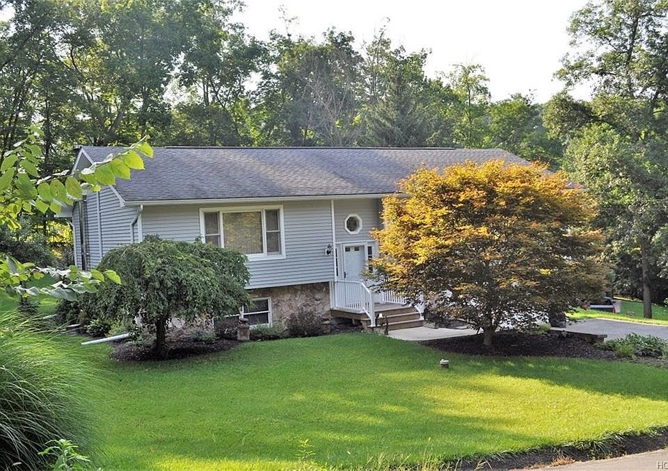 1st image of 3 Forest Ln