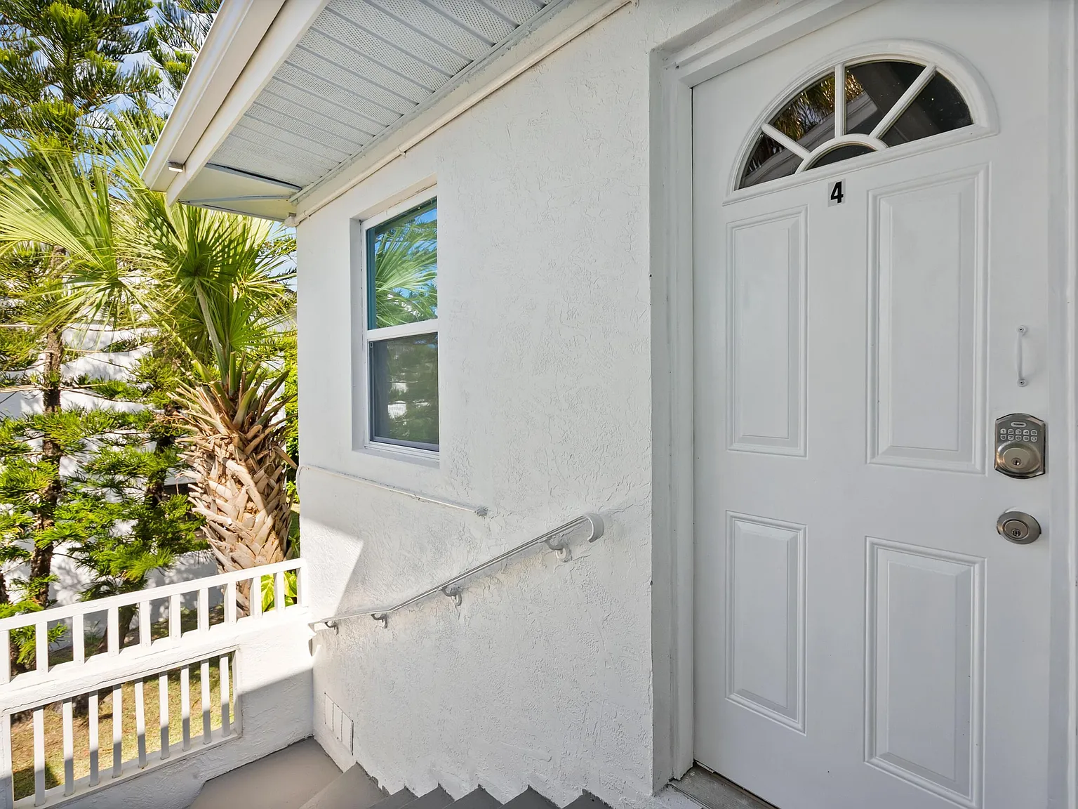3 bed, 1.0 bath, 870 sqft, $3,450 — Photo 4