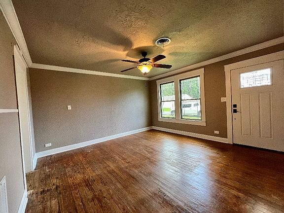 2nd image of 1520 Avenue B