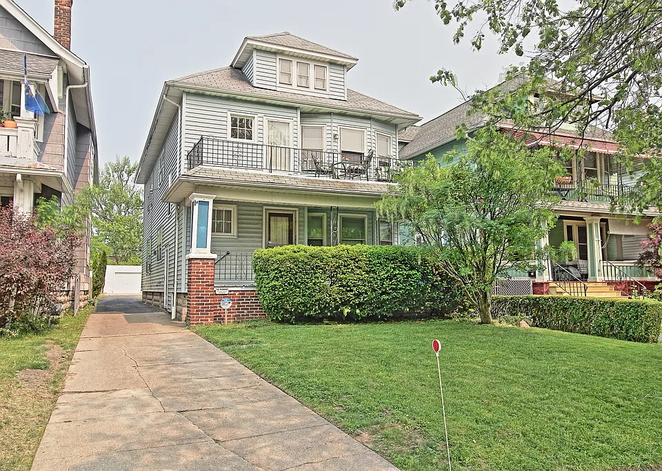 37 Sterling Ave #1
