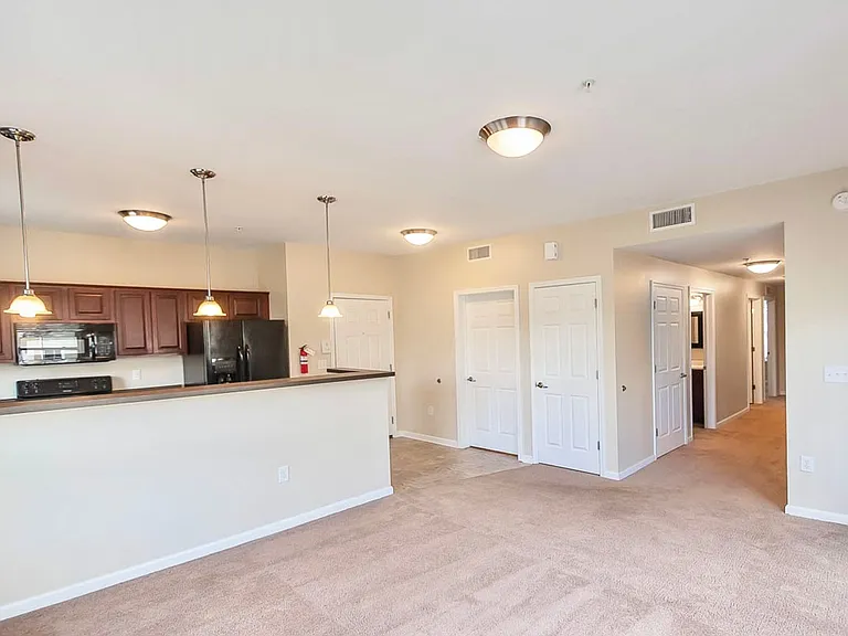 East Bay II Apartments — Photo 3