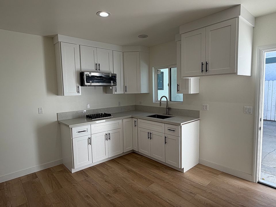 1st image of 1082 N Loma Ave #1/2