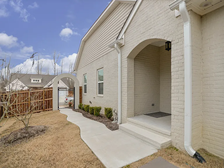 8115 Donnington Ct — Photo 30