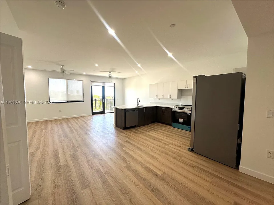 20 NE 19th Ave #Penthouse 08