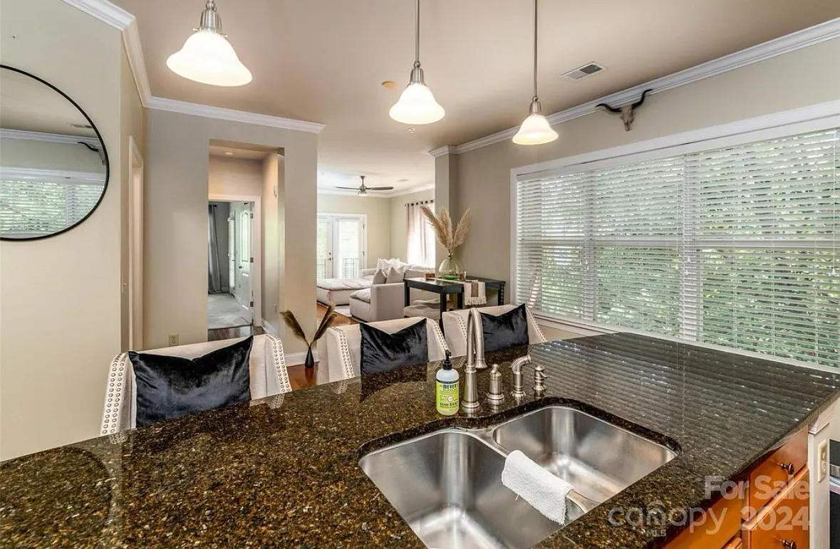 120 Steinbeck Way — Photo 2