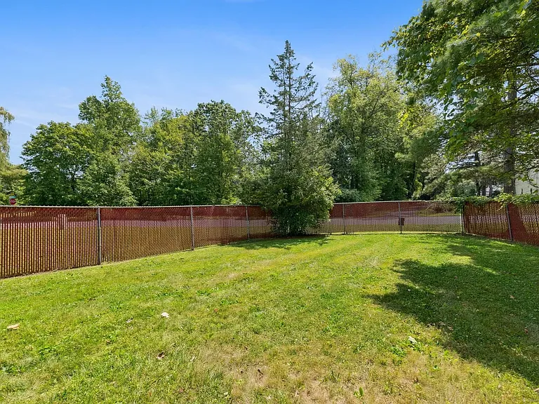 2 Sandra Dr — Photo 6