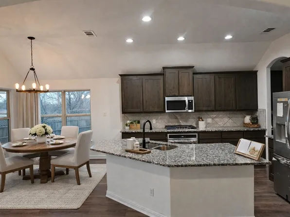 113 Brighton Dr, Desoto, TX 75115