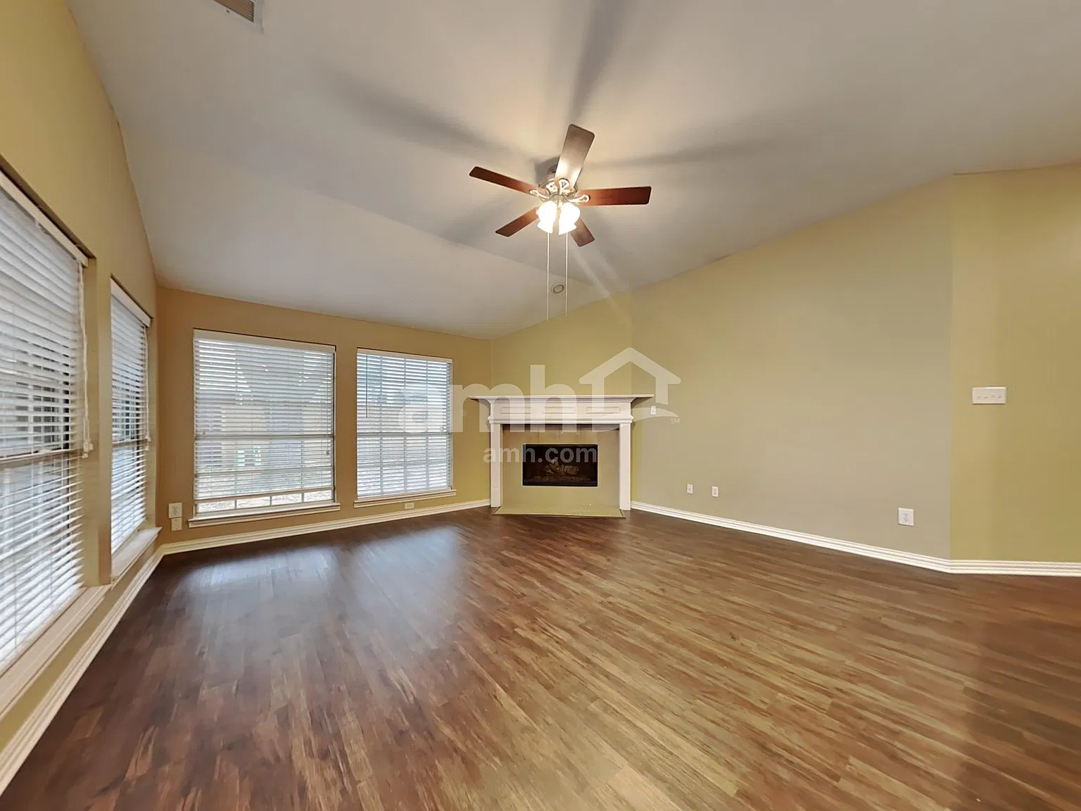 3 bed, 2.0 bath, 2023 sqft, $2,735 — Photo 4