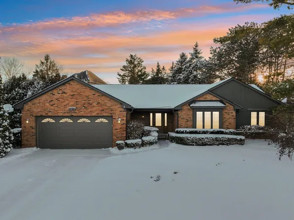 2417 Beacon Hill Dr, Rochester Hills, MI 48309