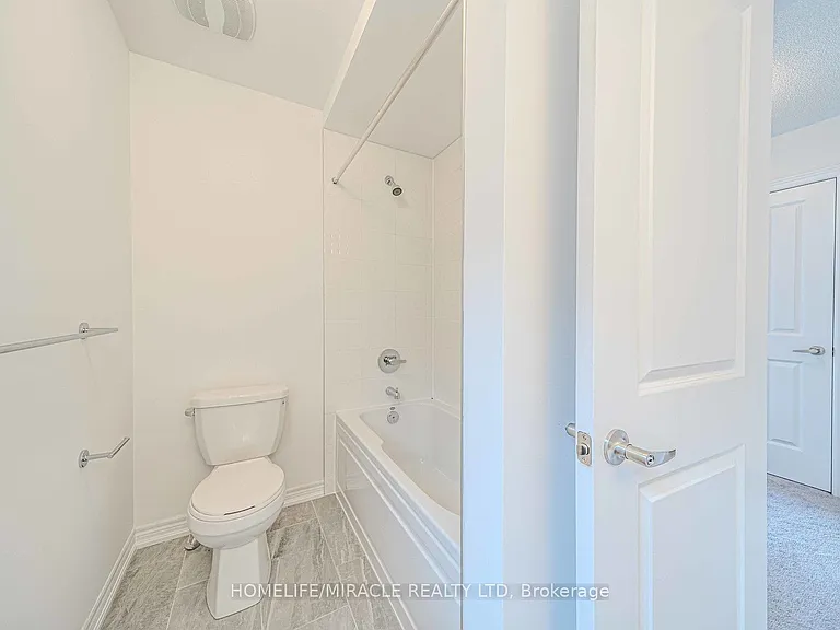 1054 Lockie Dr — Photo 4