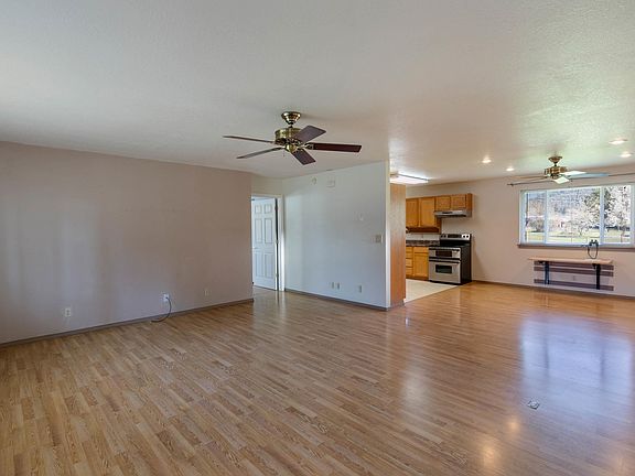 3rd image of 316 W 6th Ave
