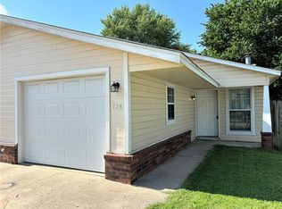 778 W Poplar St, Fayetteville, AR 72703