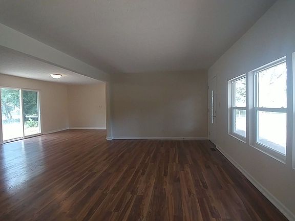 5th image of 6635 Oakview Dr N