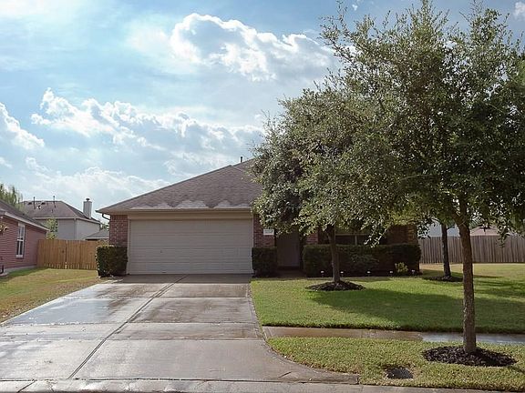 Beautiful four bedroom two full bath lovely home in highly desired Lakemont Terrace, located on an over-sized quiet cul-de-sac lot.  Covered front porch makes for great out door seating area.
