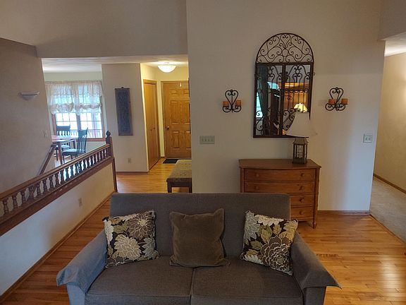 4th image of 9189 Longfellow Ln