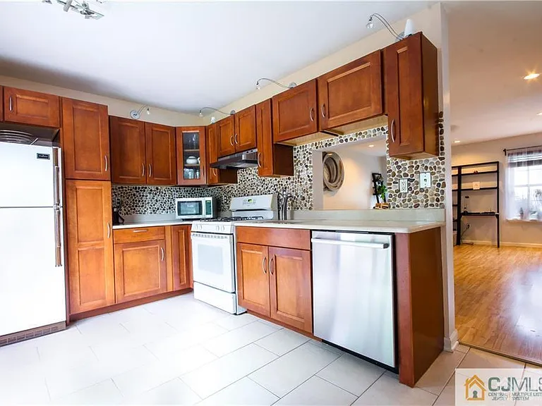 123 Pear Tree Ln — Photo 2