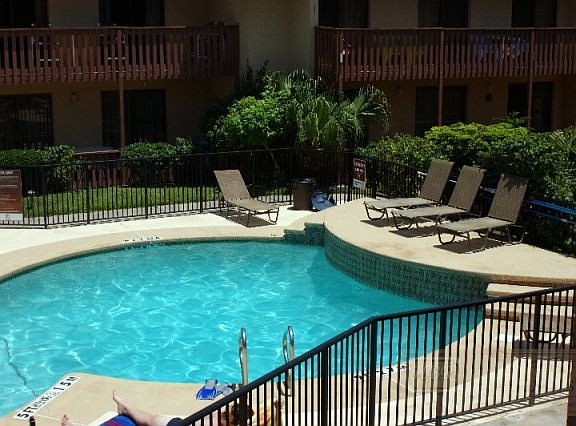 5th image of 6608 Padre Blvd