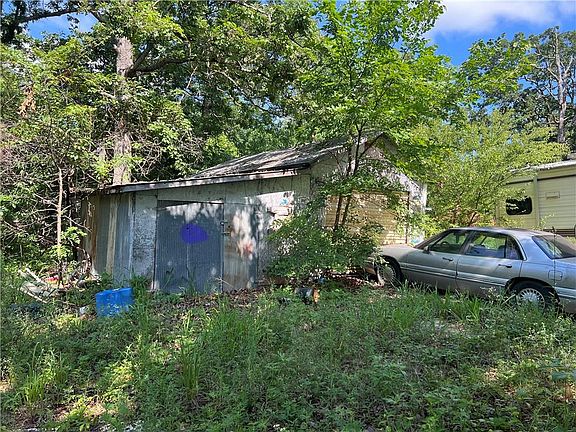 2nd image of 647 NE 185 Pvt Rd
