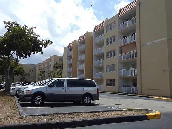 3rd image of 6930 Miami Gardens Dr 1-302 #1-302