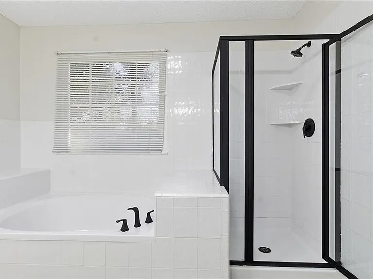 2110 Meadow View Ct — Photo 32