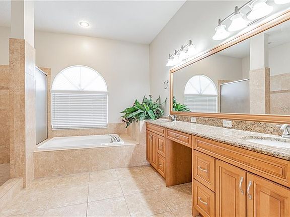 4th image of 1563 E Lake Woodlands Pkwy