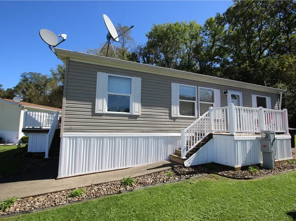 122 Eagle Pointe Dr, New Eagle, PA 15067