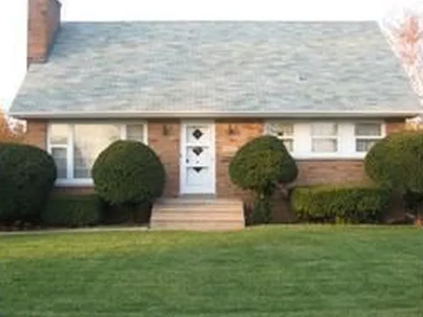 2518 Marshall Pkwy, Waukegan, IL 60085