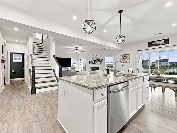 5th image of 206 Green Lake Rd