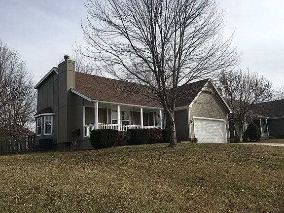 2nd image of 825 NE Aaron Dr