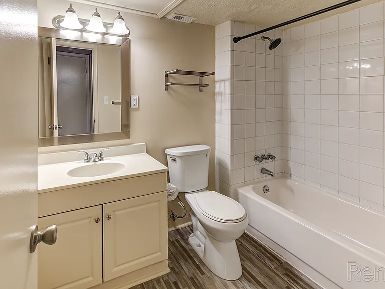 Glenview Apartments — Photo 132