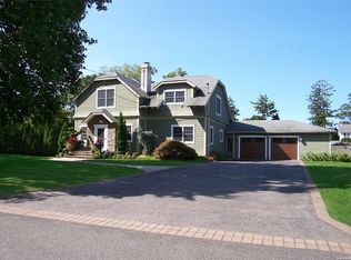 41 Church Ln, West Islip, NY 11795