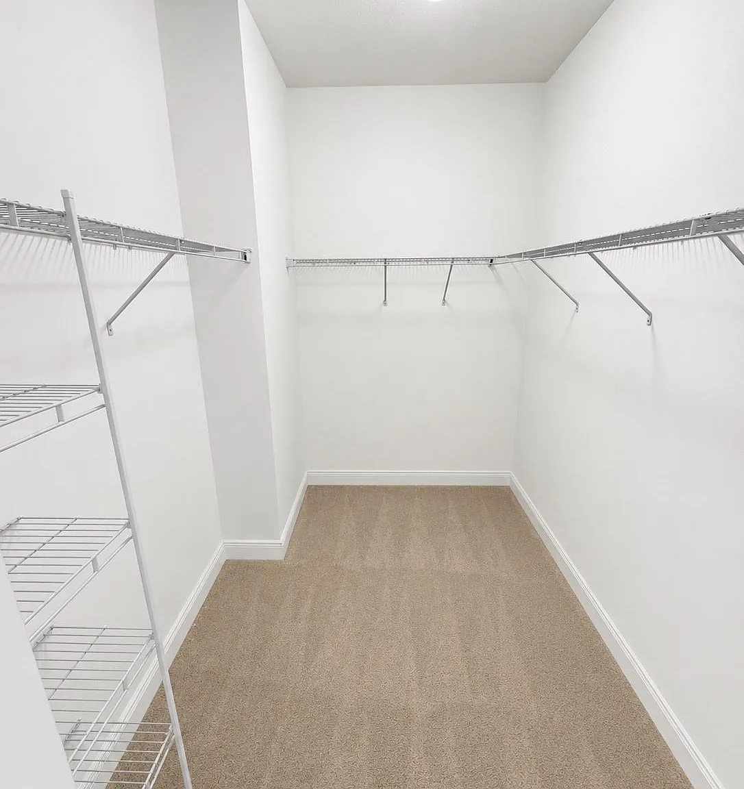 3 bed, 1.0 bath, 1744 sqft, $1,997 — Photo 3
