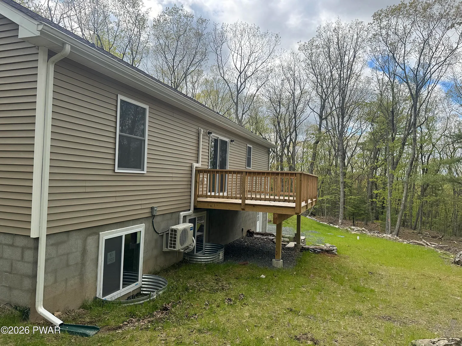 3 bed, 2.0 bath, 1344 sqft, $2,300 — Photo 2
