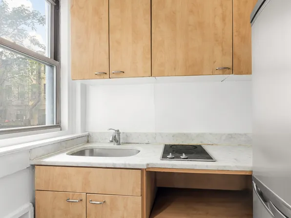 325 West 45th Street 312 image 3 of 12