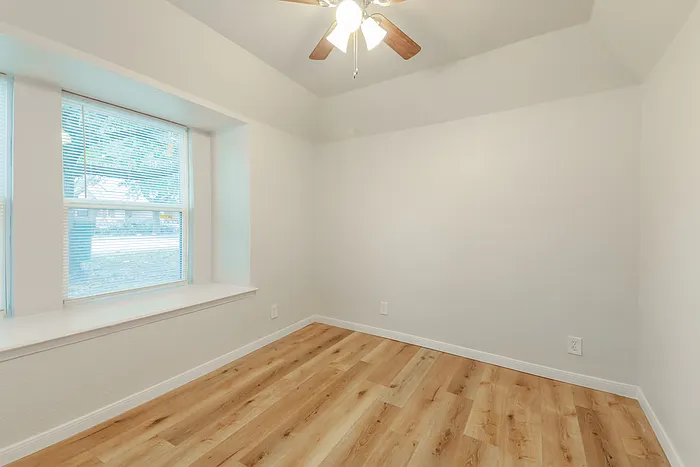 2709 Lexington St — Photo 11