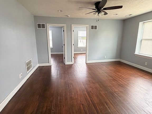 5th image of 722 S Spring St