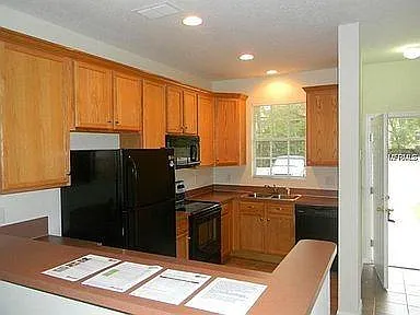 2 bed, 2.5 bath, 1152 sqft, $1,675 — Photo 2