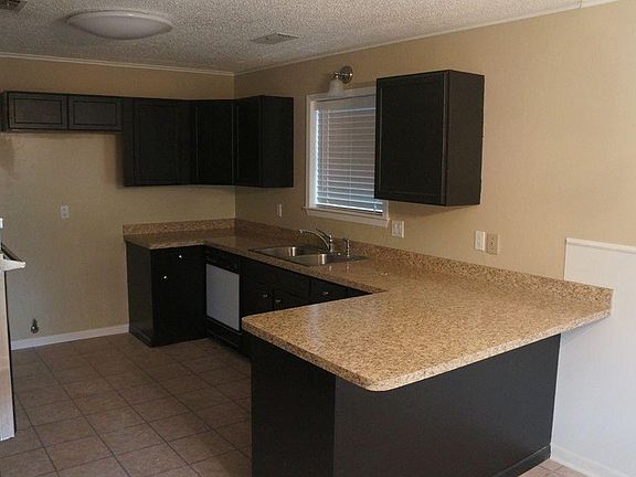 4th image of 2609 Phelps St