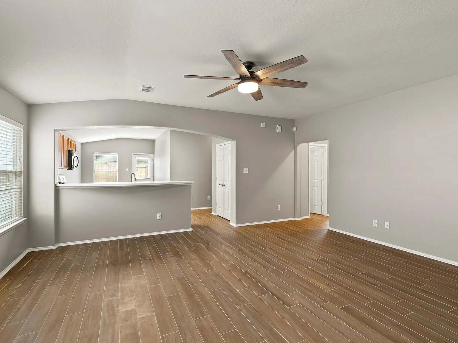 3 bed, 2.0 bath, 1609 sqft, $2,200 — Photo 3